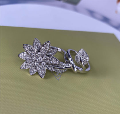 VCA Lotus Between the Finger 18K White Gold Ring met Diamanten