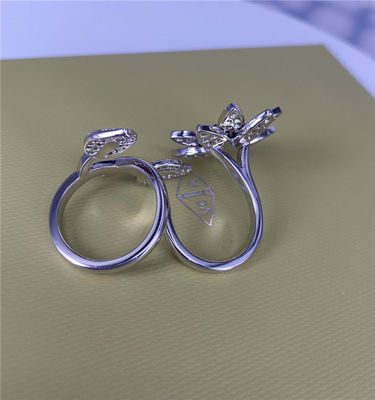 VCA Lotus Between the Finger 18K White Gold Ring met Diamanten