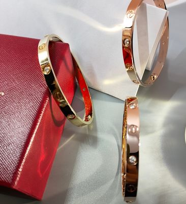 Juwelen Op maat Gemaakt 18K Gouden Armbanden Cartier Liefde Armband 0,4 karaat